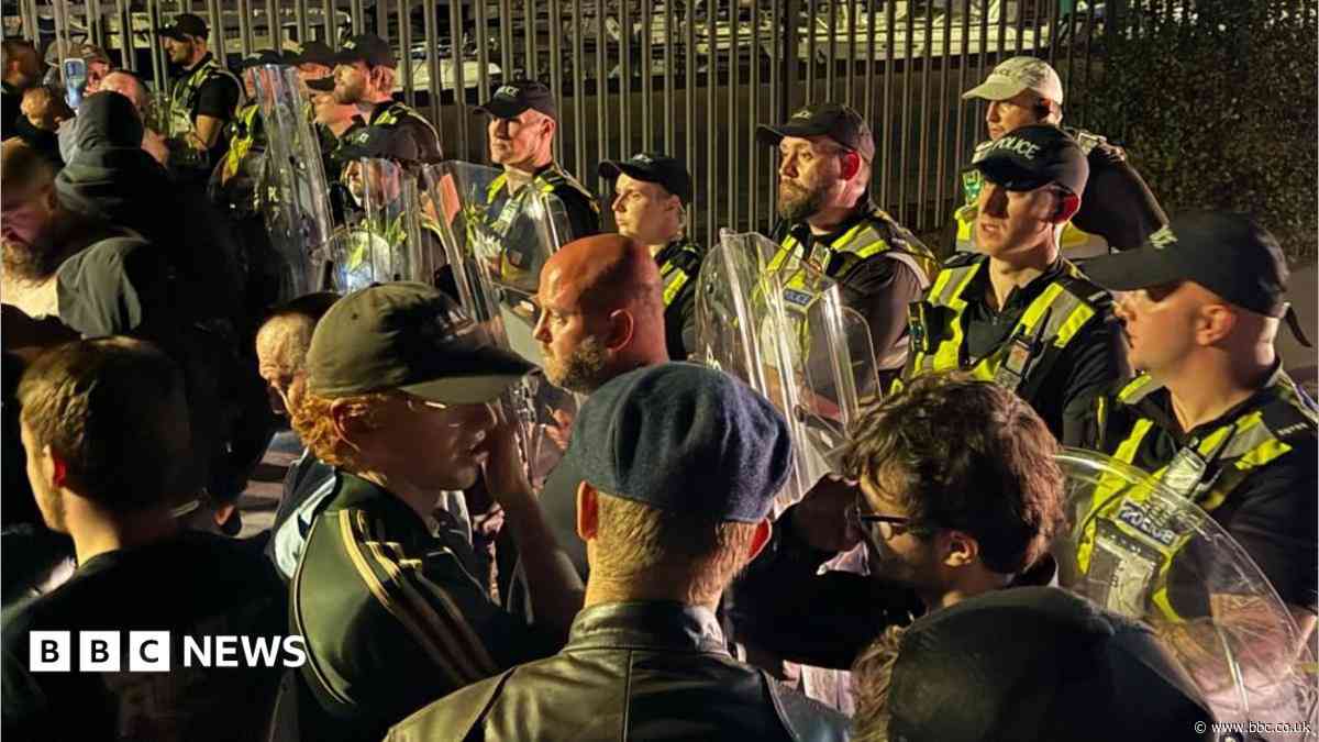 Council rejects call to bar migrant landings