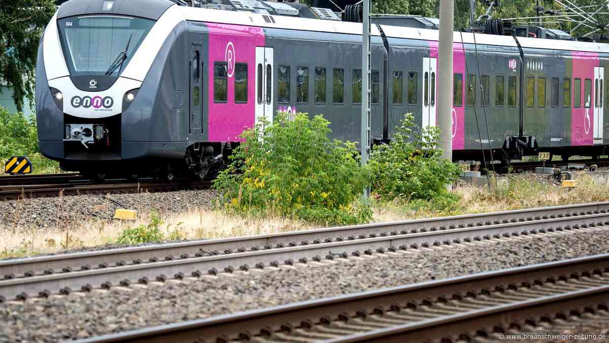 Zugkollision: Strecke zwischen Wolfsburg und Hannover teilweise gesperrt