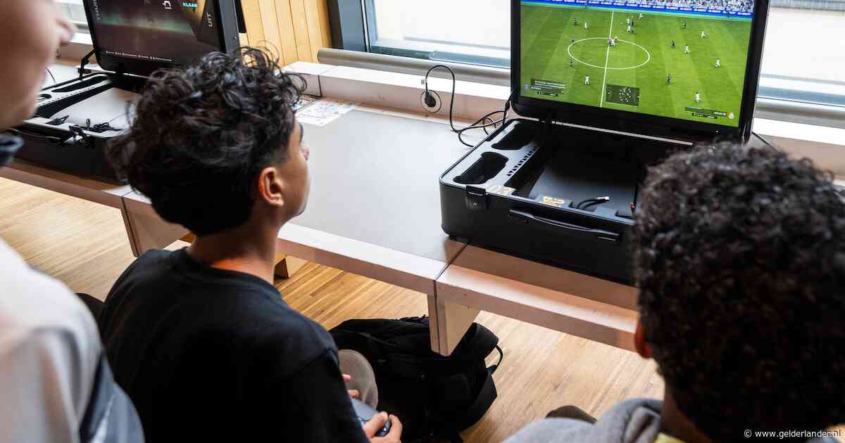 Arnhemse jongeren krijgen les over online veiligheid: ‘Ouders hebben geen idee wat ze op Snapchat bespreken’