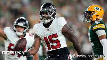 Packers booed during 'butt-whooping' at home to Falcons