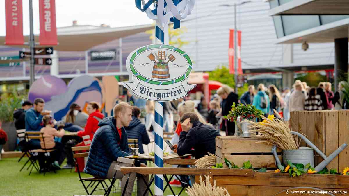 Oktoberfest-Flair: Designer Outlets Wolfsburg laden zu verkaufsoffenem Sonntag