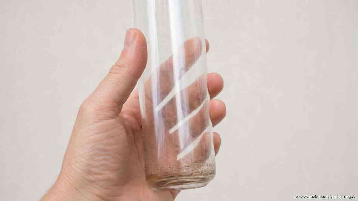 Dieser Küchen-Trick macht enge Vasen und Gläser wieder richtig sauber