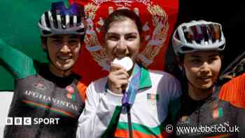 Cyclist who dressed as man to avoid Taliban wins silver medal