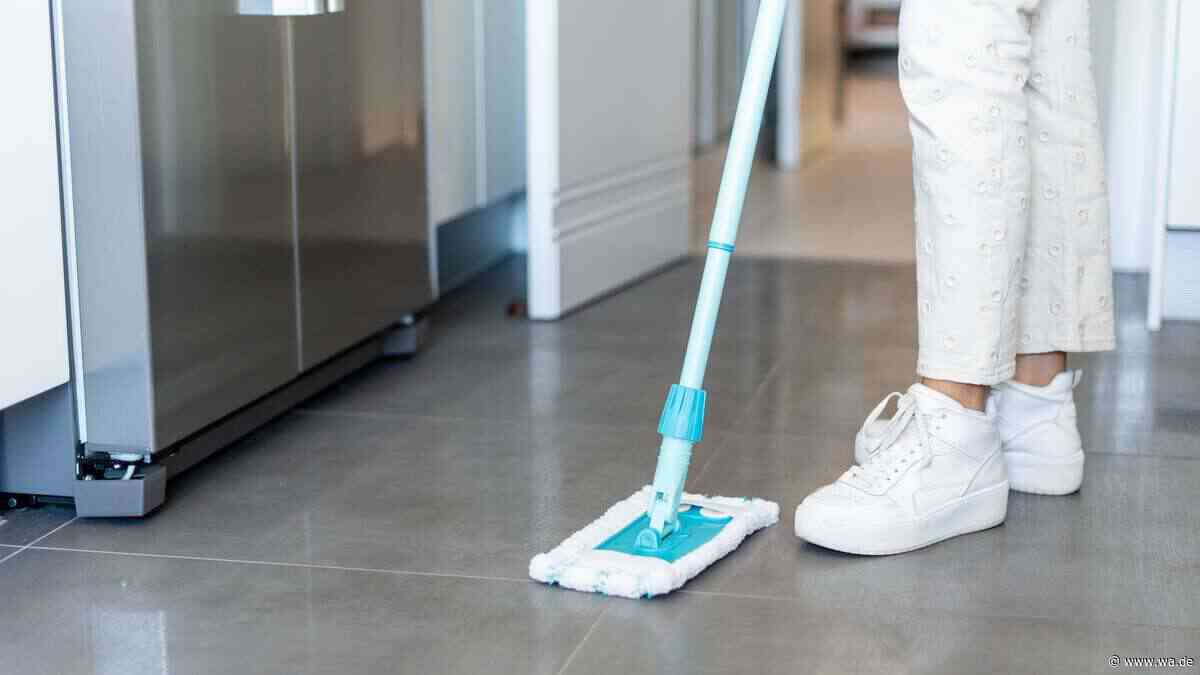 Nicht nur für die Spülmaschine: So vielseitig lässt sich Klarspüler beim Putzen einsetzen