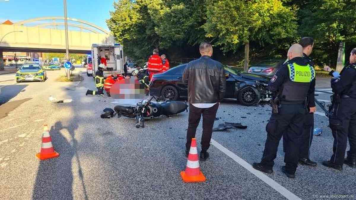 Schwerer Unfall in Hamm: Auto biegt ab und erwischt Motorradfahrer