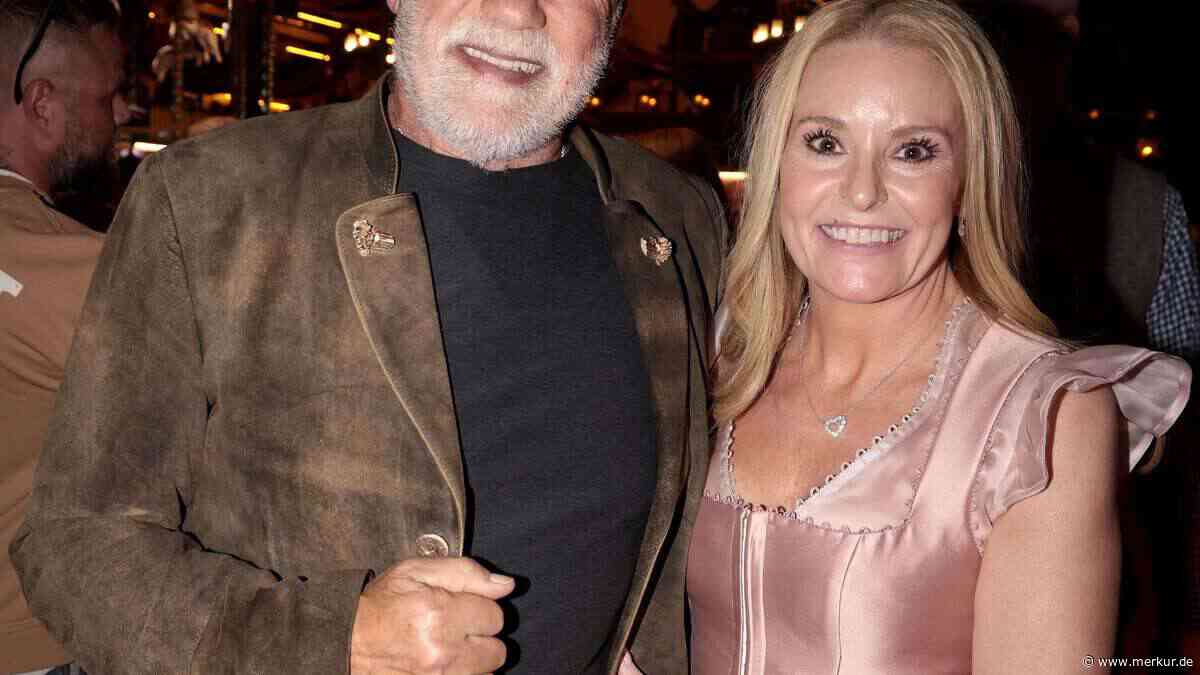 Arnold Schwarzenegger und bekannte Fußball-Profis auf der Wiesn – Bilder zeigen feiernde Stars