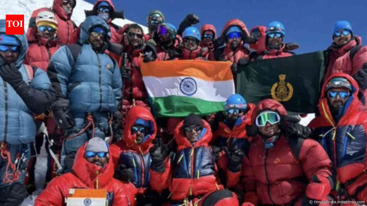 23 Himveers battle weeks of gruelling Himalayan climbing to reach 24,131-ft Mt Abi Gamin &amp; unfurl Tricolour