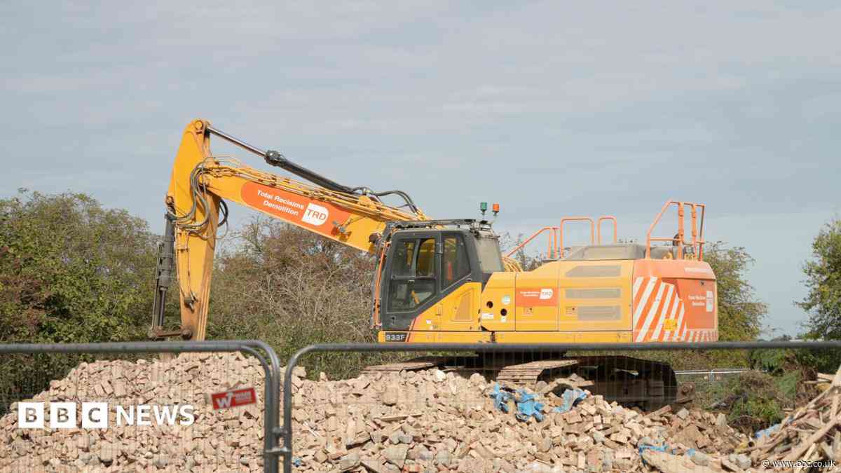 Homes at heart of new Universal resort demolished