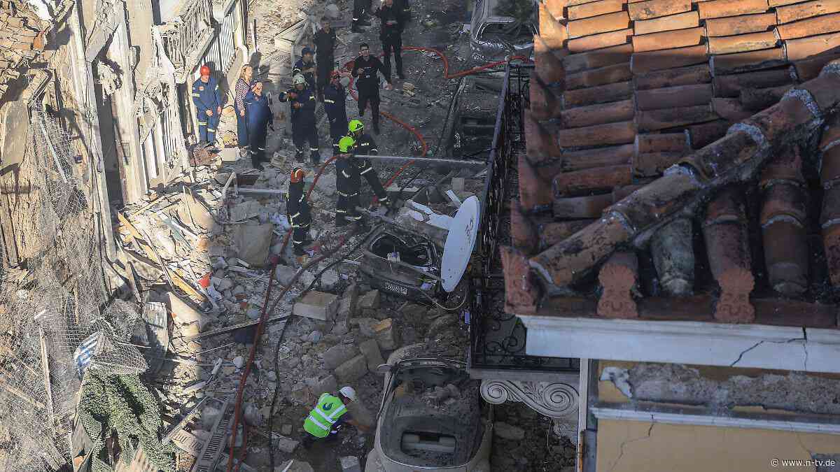 Anwohner schildern lauten Knall: Explosion nahe der Akropolis - Gebäude in Athen stürzt ein