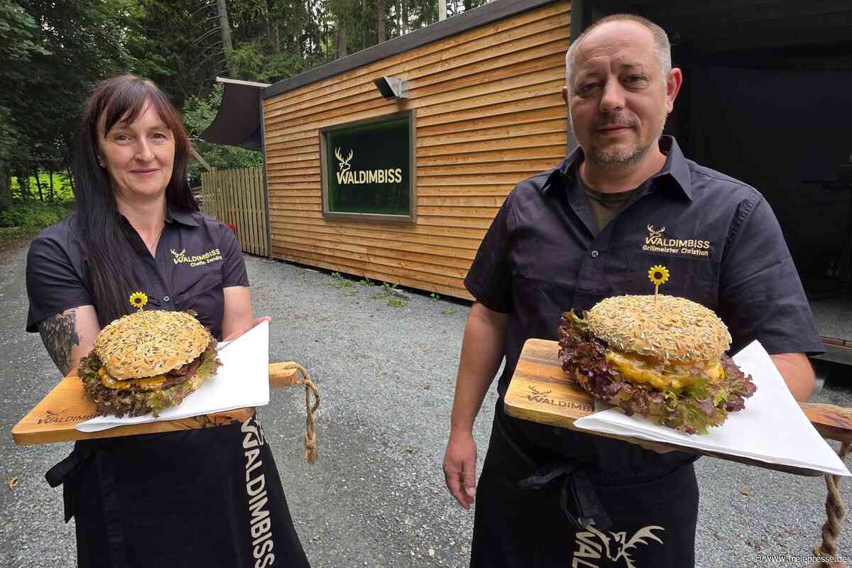 Burger und mehr: „Waldimbiss“ eröffnet auf dem Oelsnitzer Markt