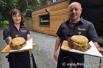 Burger und mehr: „Waldimbiss“ eröffnet auf dem Oelsnitzer Markt