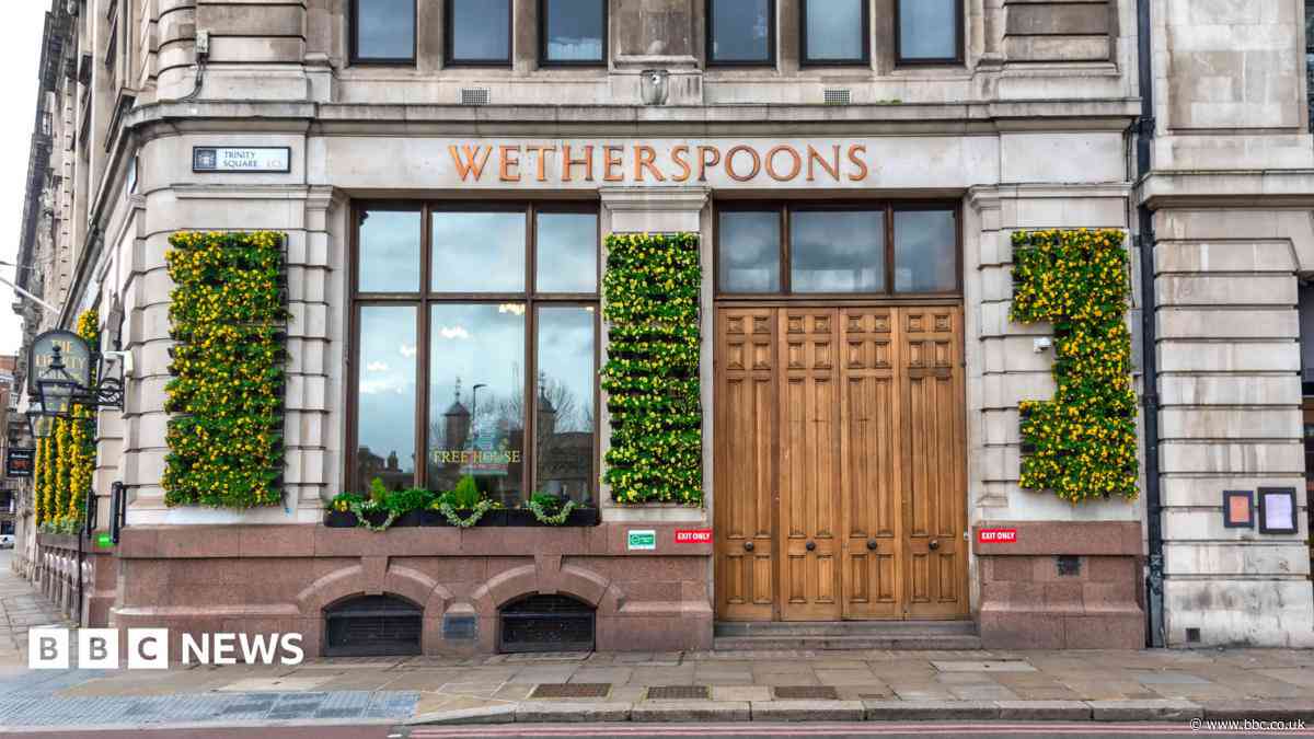Hotel scam sees tourists sent to Wetherspoon pub
