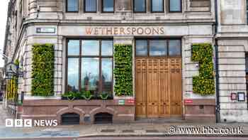 Hotel scam sees tourists sent to Wetherspoon pub