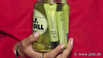 Schnell sein lohnt sich: Den viralen Pickle Lip Balm von e.l.f. gibt es jetzt bei dm