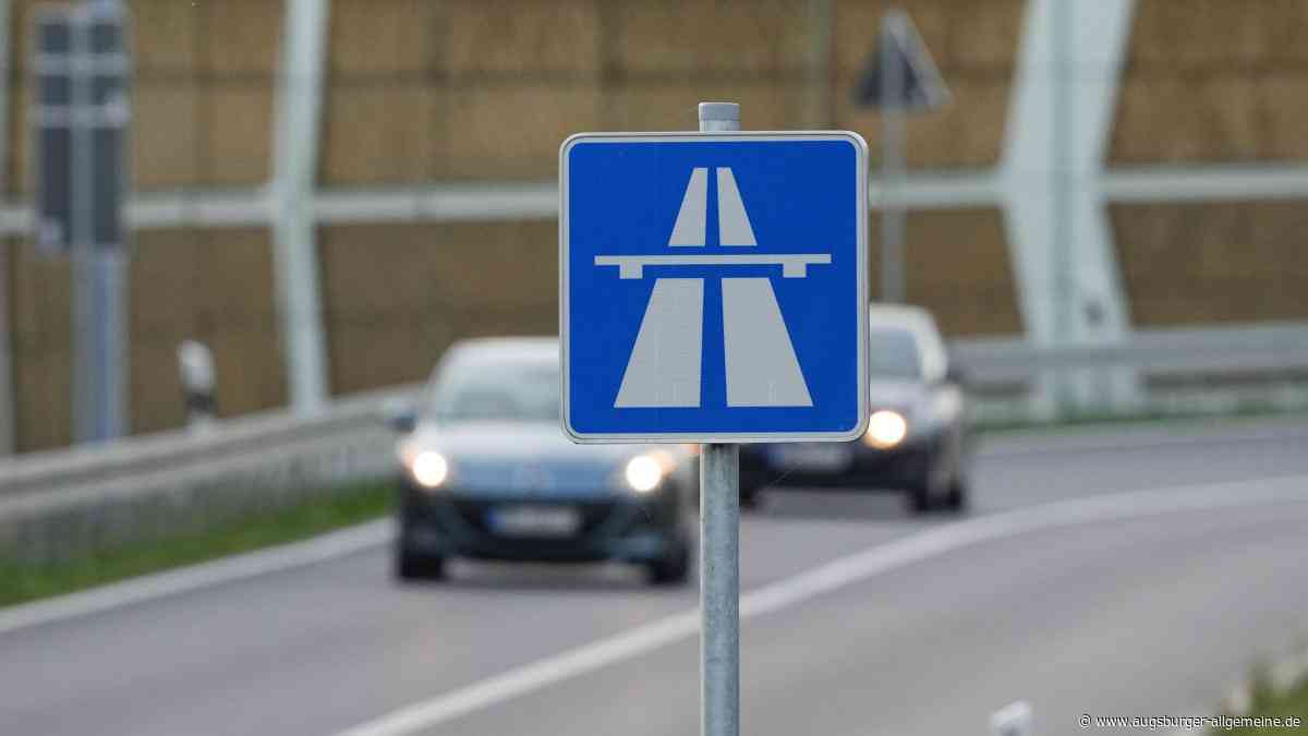 Betrunkener Autofahrer überschlägt sich auf der Autobahn