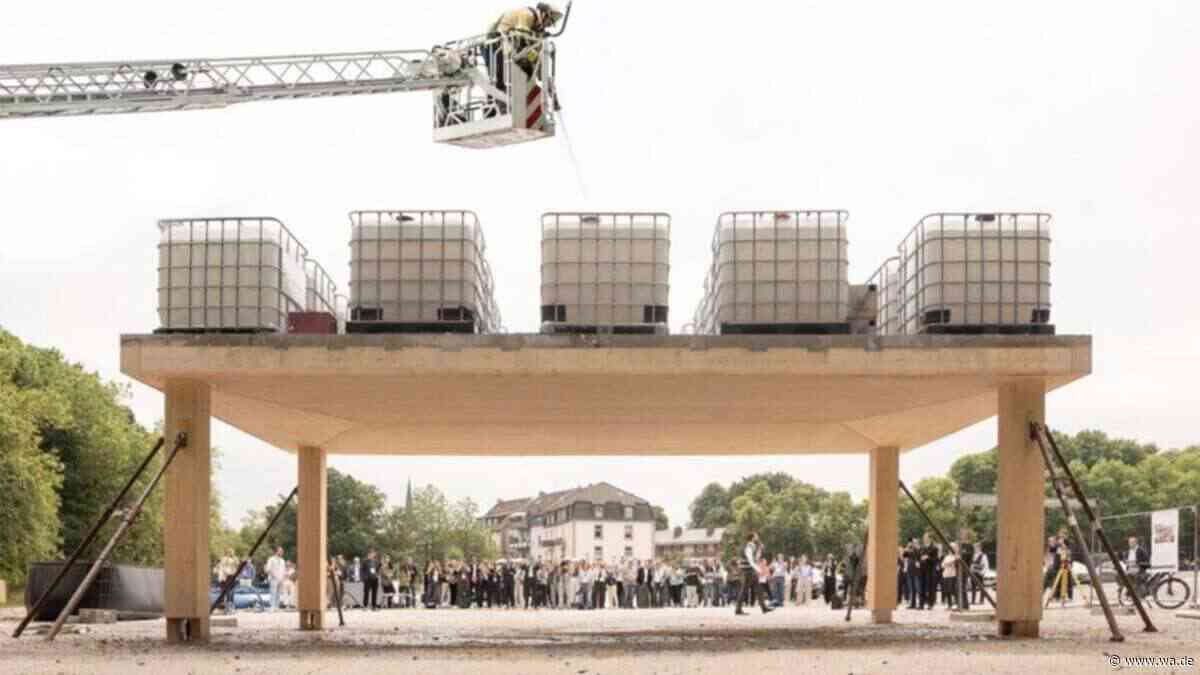 20 Tonnen drücken auf nur 36 Zentimeter dünne Holzdecke – sie gibt nur 12 Millimeter nach