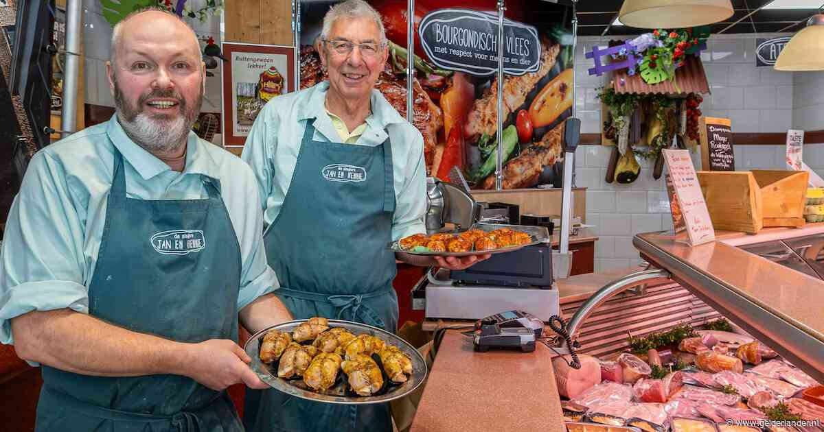 Slagers Jan (57) en Hennie (69) stoppen na ruim twintig jaar en geven vaste klanten het recept van hun specialiteit