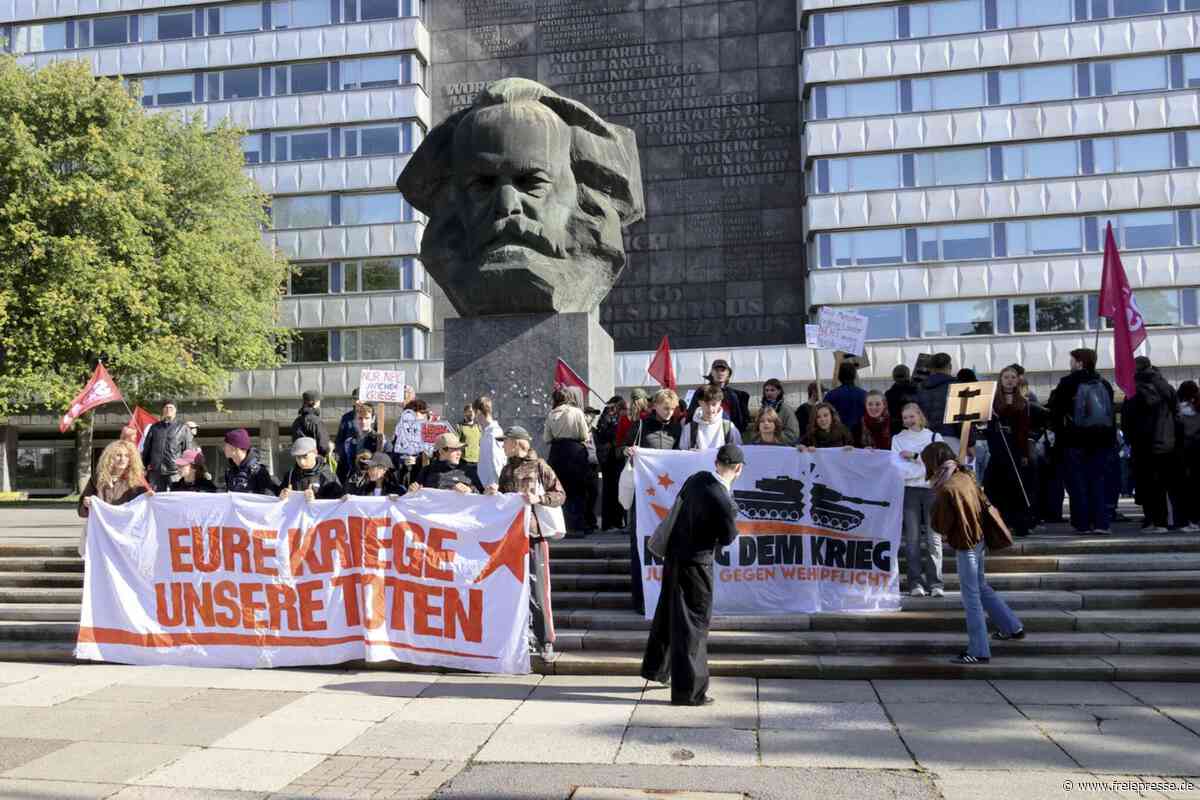 Junge Chemnitzer demonstrieren gegen Wehrpflicht