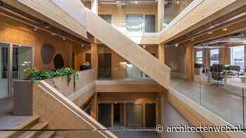 Houten kantoor met productieloods