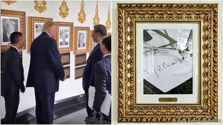 Trump mostra a Xi l’immagine dell’autopen al posto del ritratto di Biden. E il leader cinese scoppia a ridere