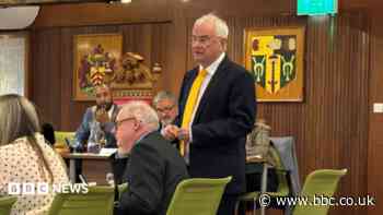 Council leader voted out after no confidence motion