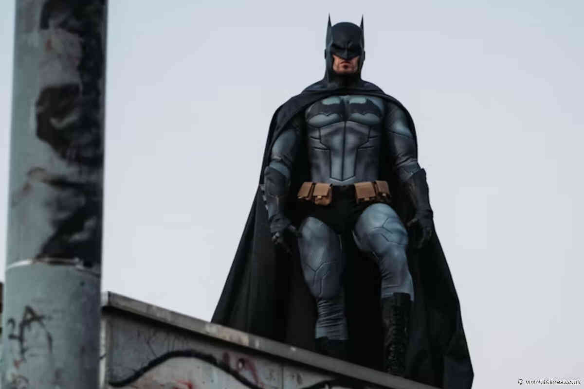Man Dressed as Batman Chases Suspected Handbag Thief Before Scaling Wall To Recover Stolen Bag
