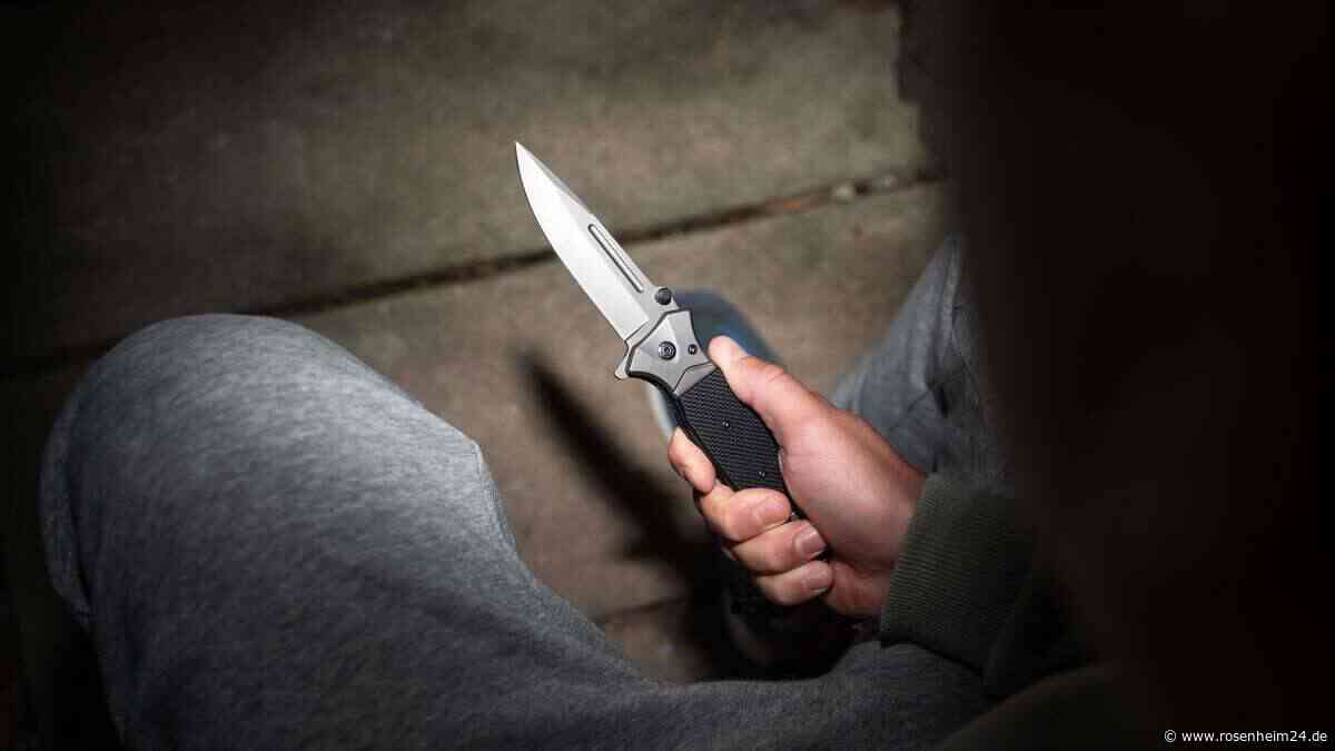 Messer-Attacke an Schule in Holzkirchen: Teenager (14) sticht auf Opfer (18) ein