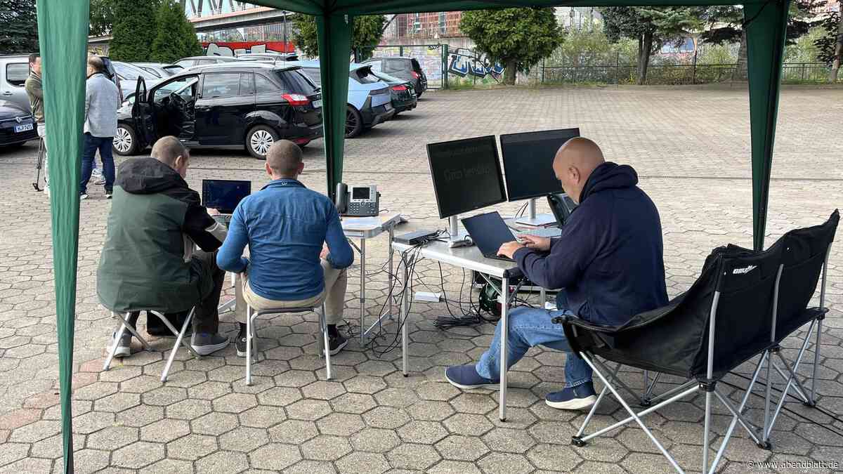 Stromausfall bei IT‑Firma: Gearbeitet wird jetzt auf dem Parkplatz