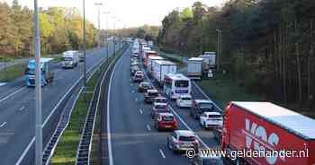 Flinke file op A12 door kapotte vrachtwagen, rechterrijstrook dicht