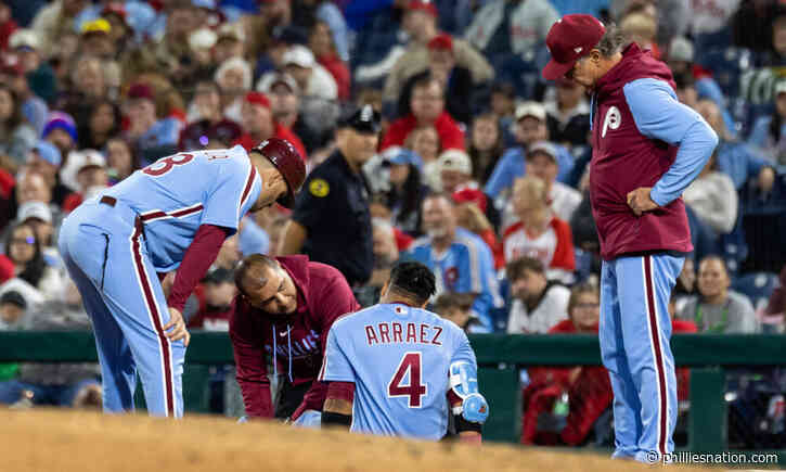 Luis Arraez leaves game early with ankle injury