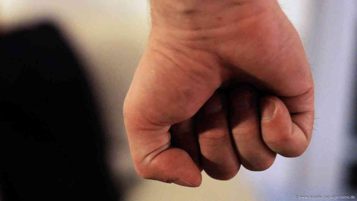 Gewalt in der Innenstadt: Mann schlägt seine Lebensgefährtin
