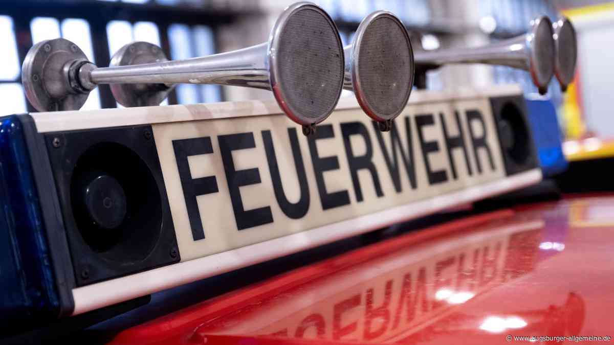 Brand in Lechhausen: Augsburgerin wirft Gegenstände vom Balkon