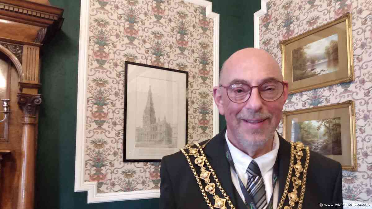 Mayor's warning after 'unacceptable' scenes at Halifax Town Hall

Calderdale Council mayor warns disruption could lead to exclusion