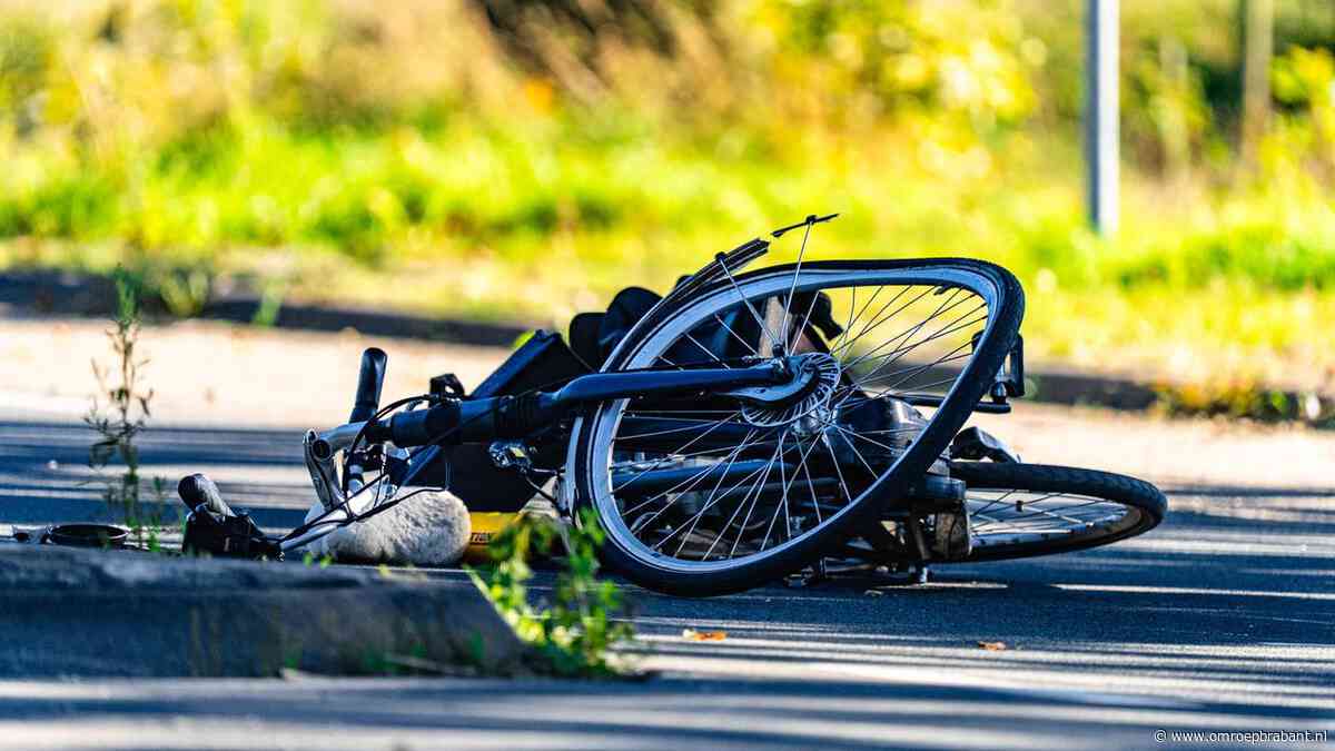 Fietser zwaargewond na aanrijding met vrachtwagen in Schijndel