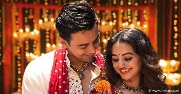 Monali Thakur Helly Shah And Devarshi Shah Turn Up The Navratri Beat With Galgoto