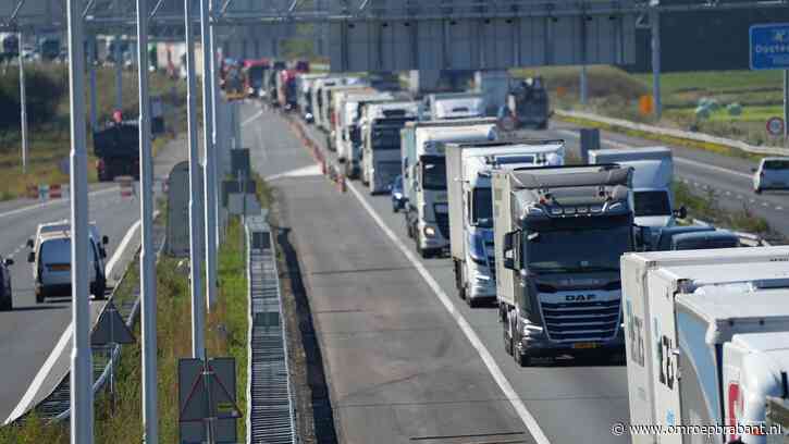 340 kilometer file tijdens de spits: 'Wacht nog even met naar huis gaan'