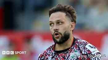 Leigh full-back O'Brien signs one-year contract