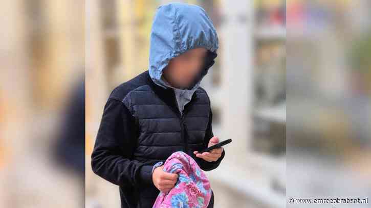 Opmerkelijk: politie toont herkenbare foto van minderjarige verdachte