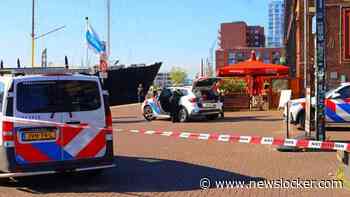 Medewerker gevangenis Zaanstad doodgeschoten op vol Amsterdams terras: schutter in trainingspak kwam vanaf pont