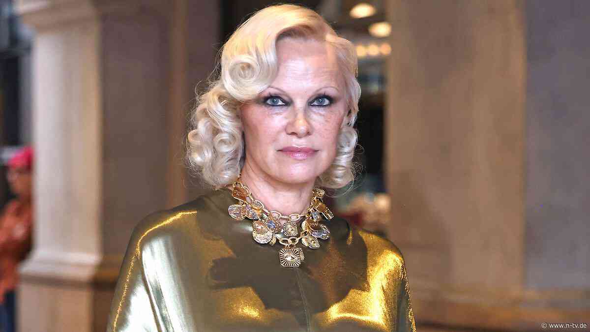 VIP VIP, Hurra!: Von Hammerfrauen, Vampiren und einem finsteren Heiden
