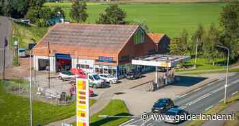 Agenten horen pompend geluid uit bestelbus bij tankstation, bestuurder vlucht met 177 kilometer per uur