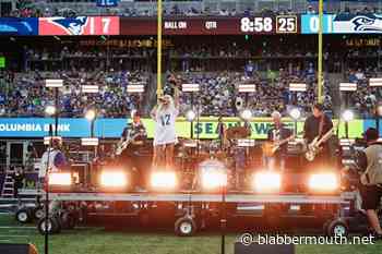 See Official Video Of SOUNDGARDEN's Performance With TAYLOR MOMSEN And MIKE MCCREADY At SEATTLE SEAHAWKS Season Opener