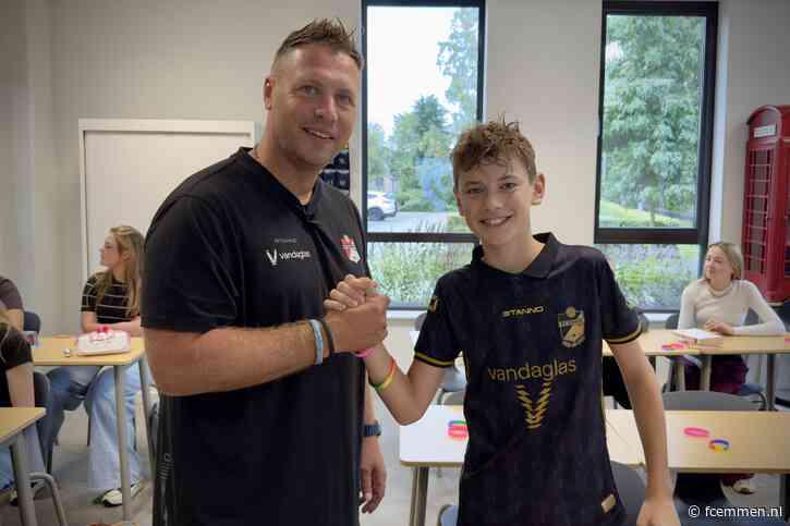Supporter Seth brengt FC Emmen en Stichting voor Lieke samen