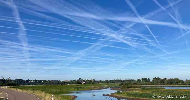 Vliegtuigstrepen zijn enorme vervuiler, onderzoekers: aanpakken kan tien jaar aan opwarming voorkomen