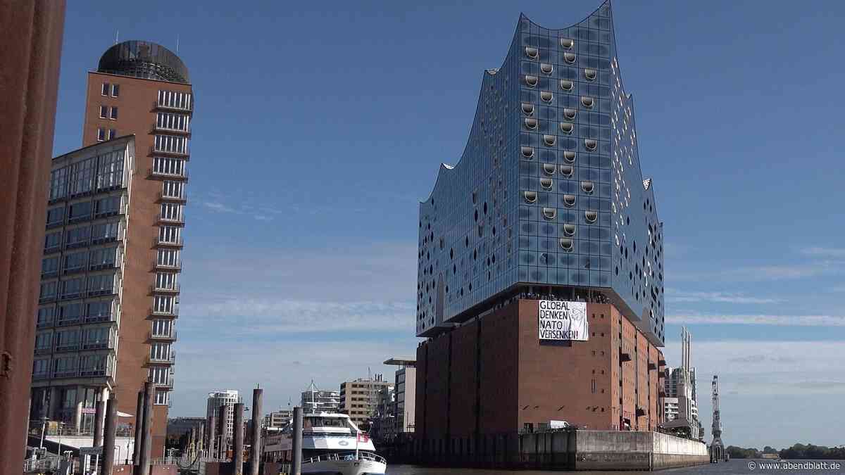 Wieder Protest an der Elbphilharmonie: Dieses Mal gegen „Red Storm Charlie“