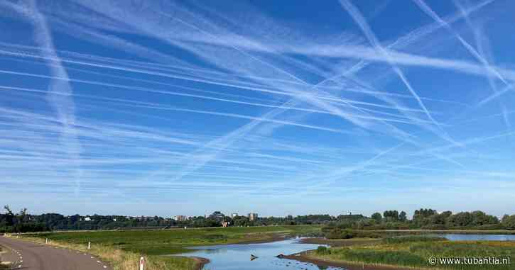 Vliegtuigstrepen zijn enorme vervuiler, onderzoekers: aanpakken kan tien jaar aan opwarming voorkomen