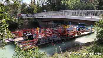 Schwimmende Baustelle auf Loisach-Isar-Kanal: Mit Spritzen dichten Arbeiter den Kanal ab