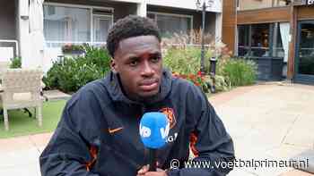 Poku voor het eerst sinds transfer terug in Nederland: 'Dat heb ik wel gemist'