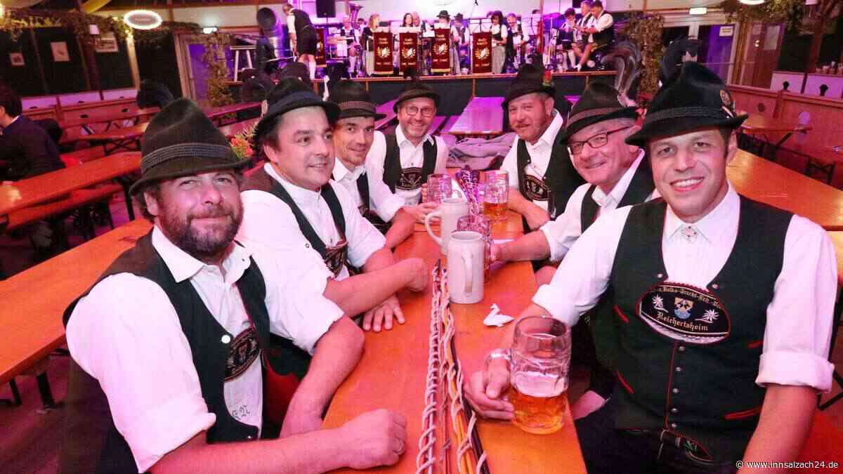Haager Herbstfest-Auftakt mit Start vor dem Start: Bier für 8,90 Euro sorgt für Riesenstimmung