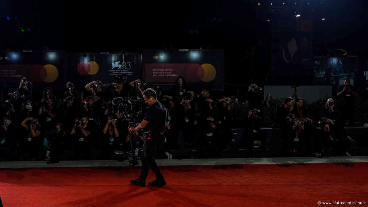 Tutti badano ai red carpet, nessuno alla crisi che c’è dietro. A partire da Venezia